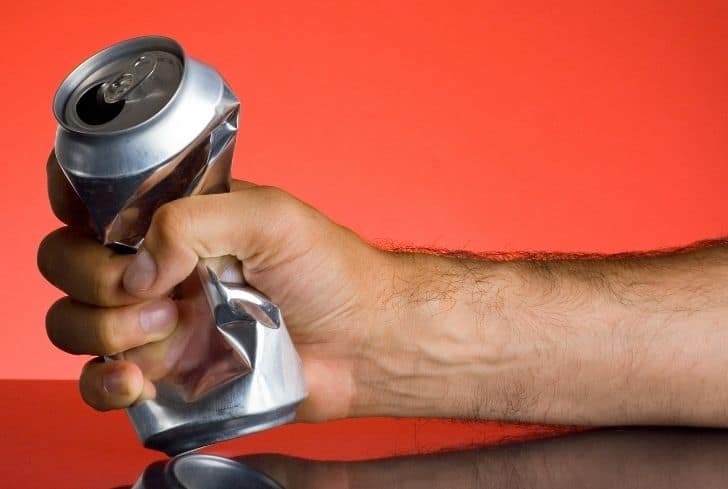 你能回收壓碎的罐頭嗎？